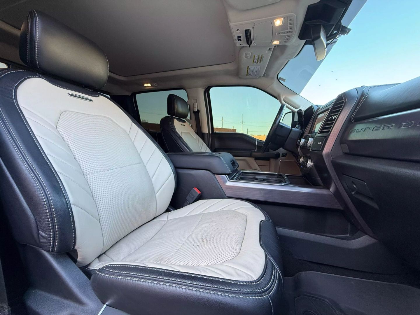 2020 Ford F250 Super Duty Crew Cab - Image 18