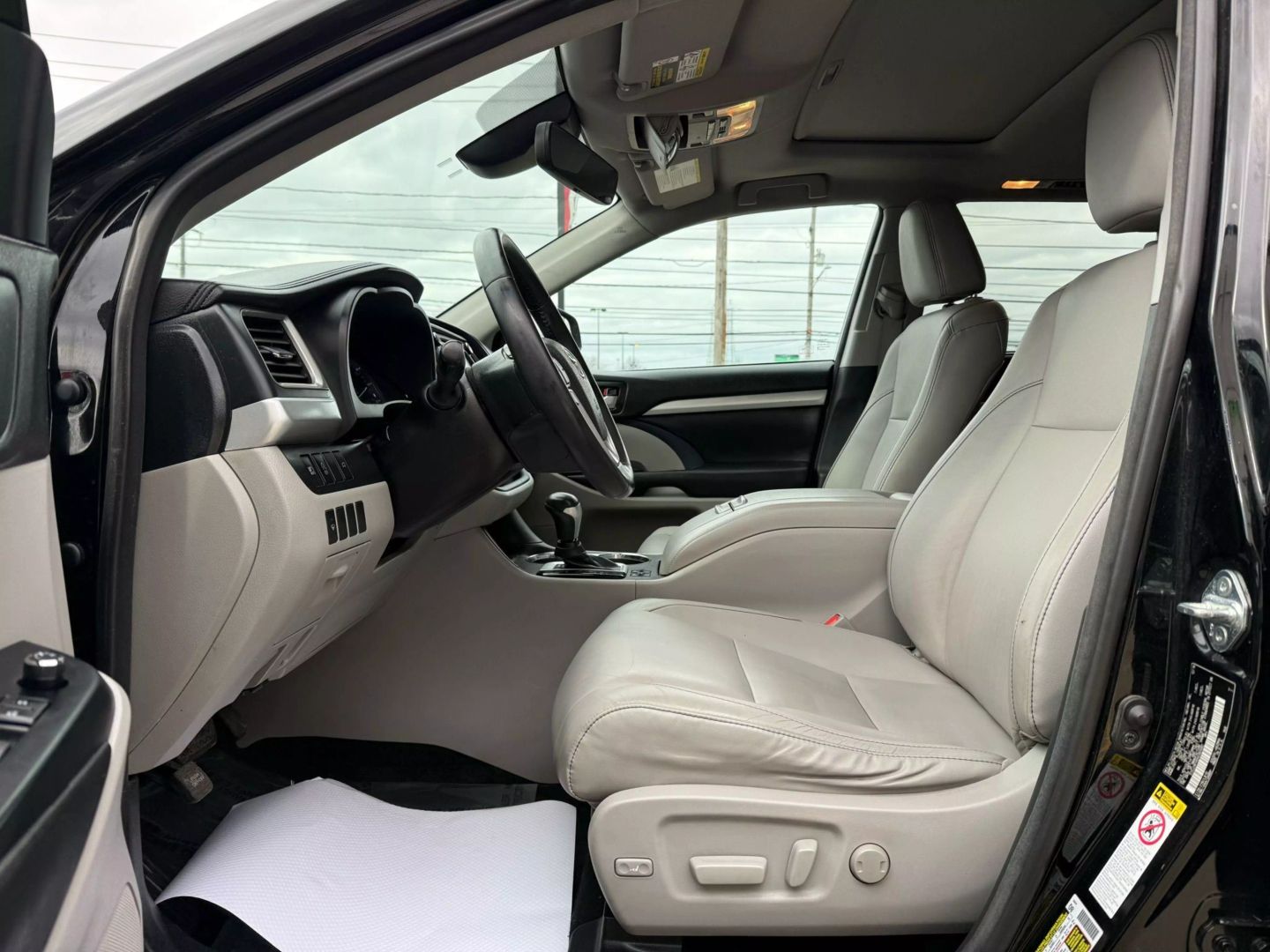 2017 Toyota Highlander - Image 18