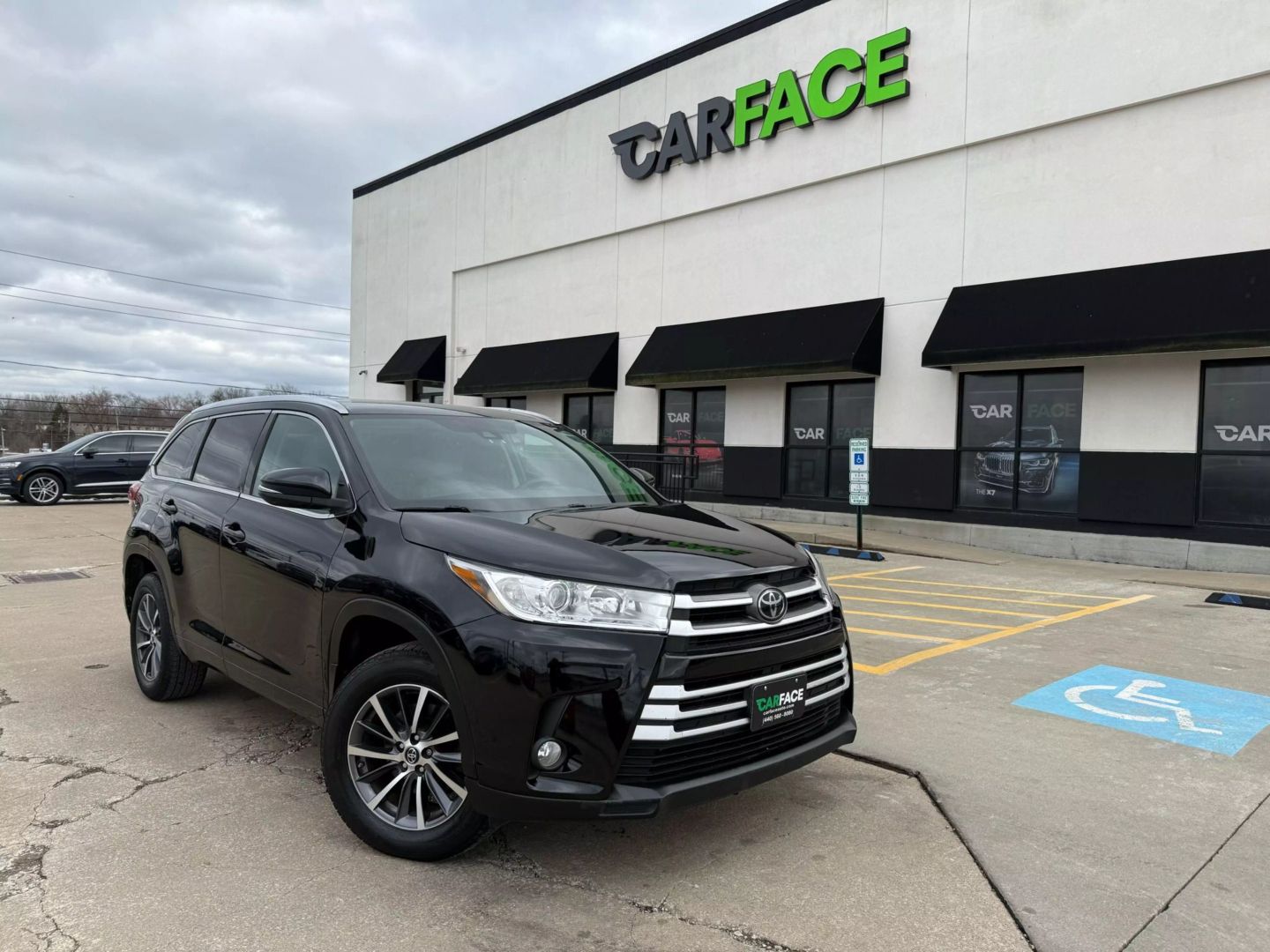 2017 Toyota Highlander - Image 1