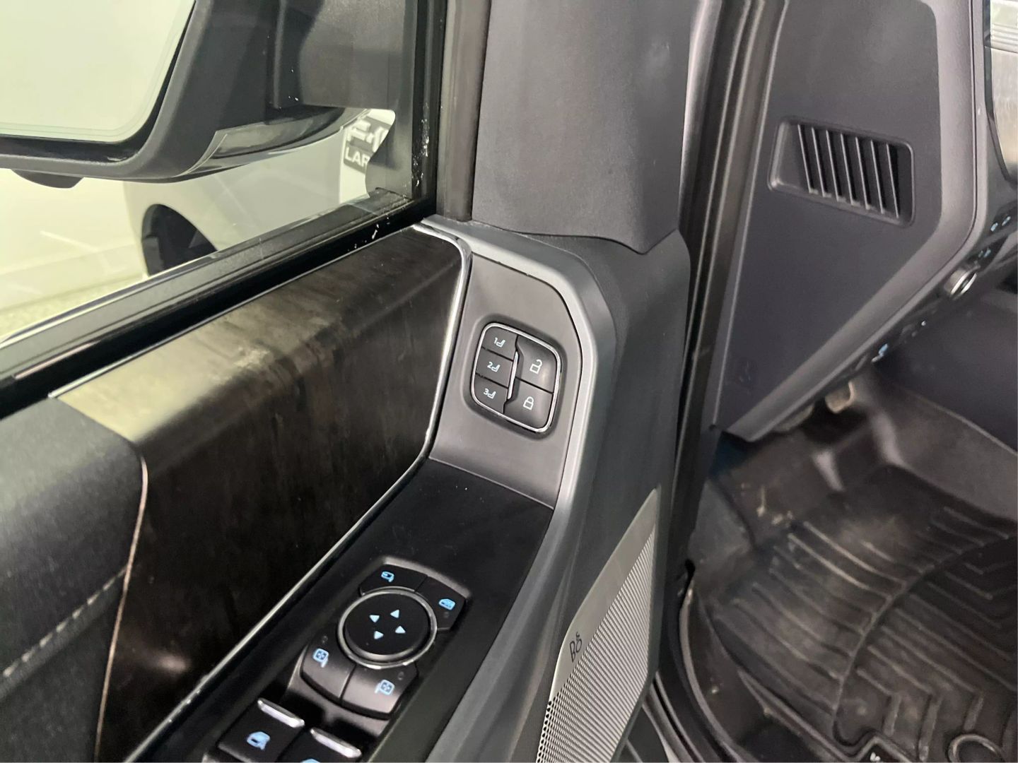 2021 Ford F150 Supercrew Cab - Image 29