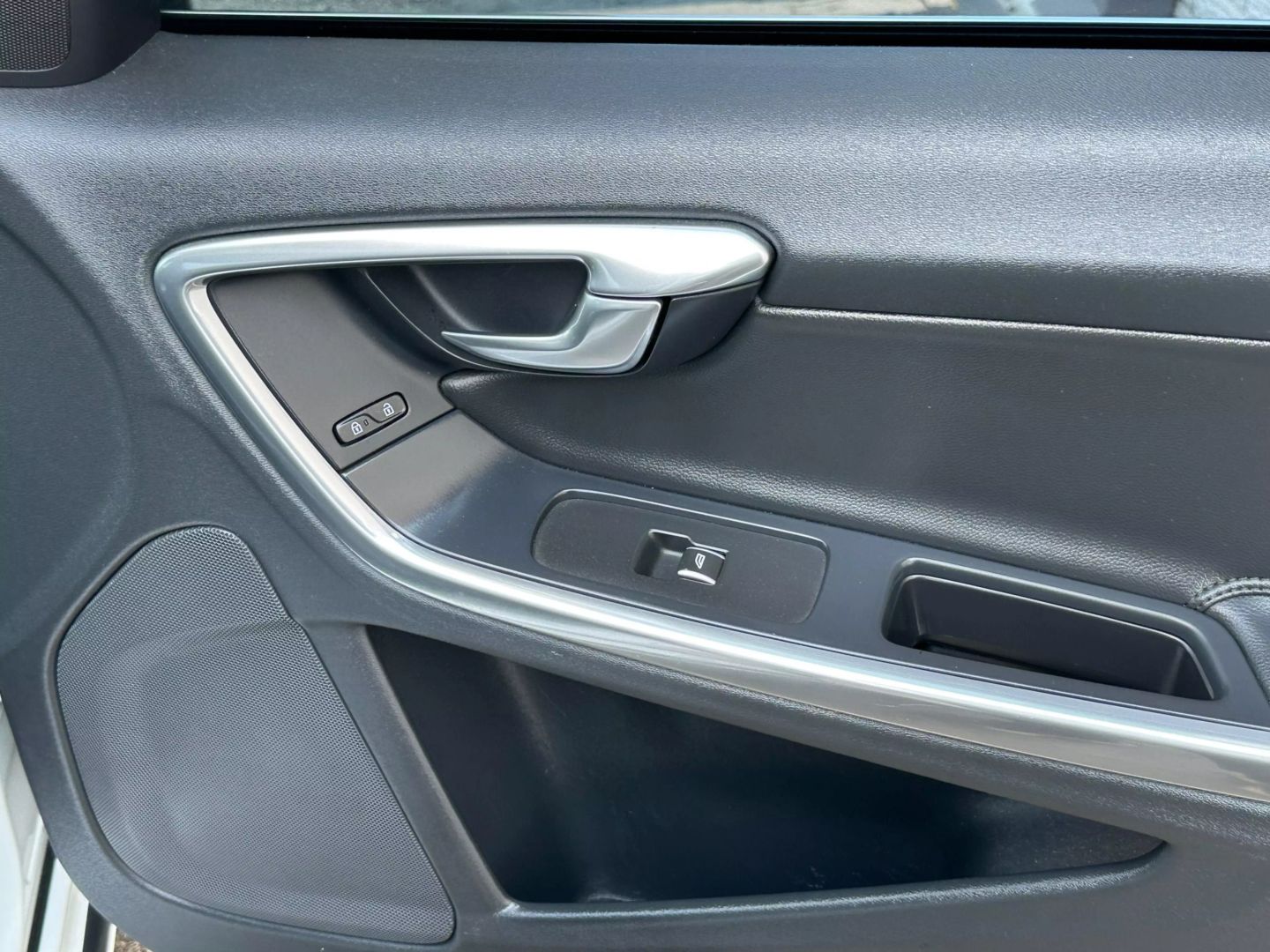 2017 Volvo S60 - Image 19
