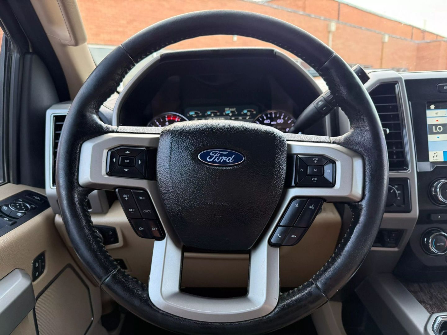 2018 Ford F250 Super Duty Crew Cab - Image 25