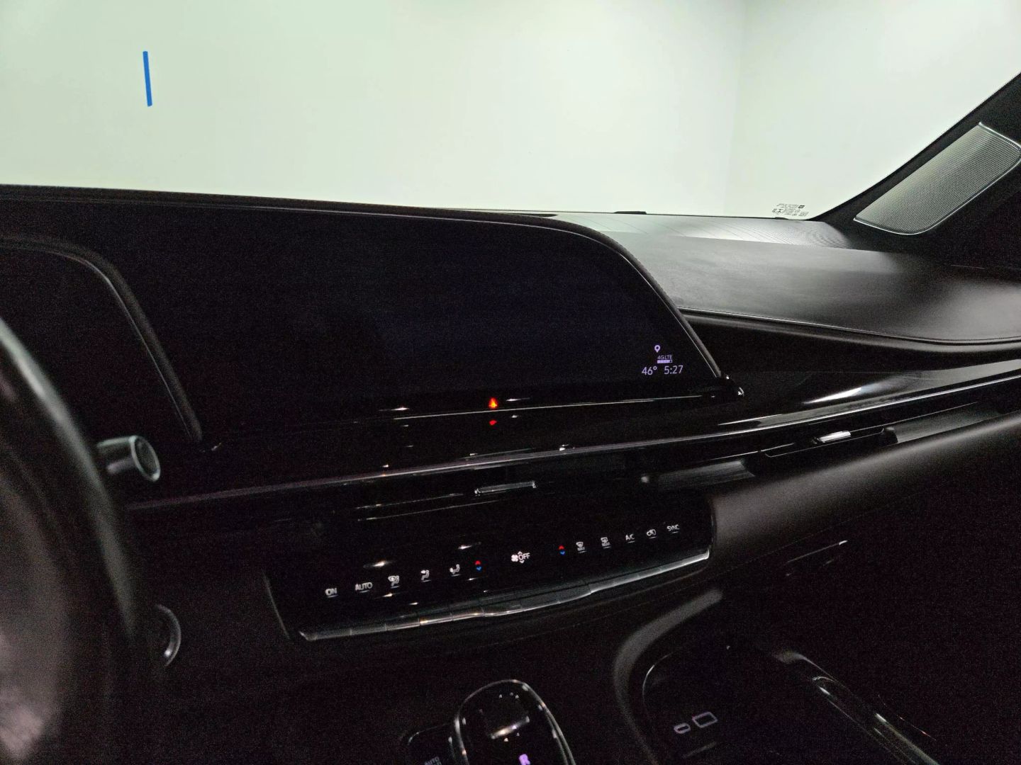 2022 Cadillac Escalade - Image 28