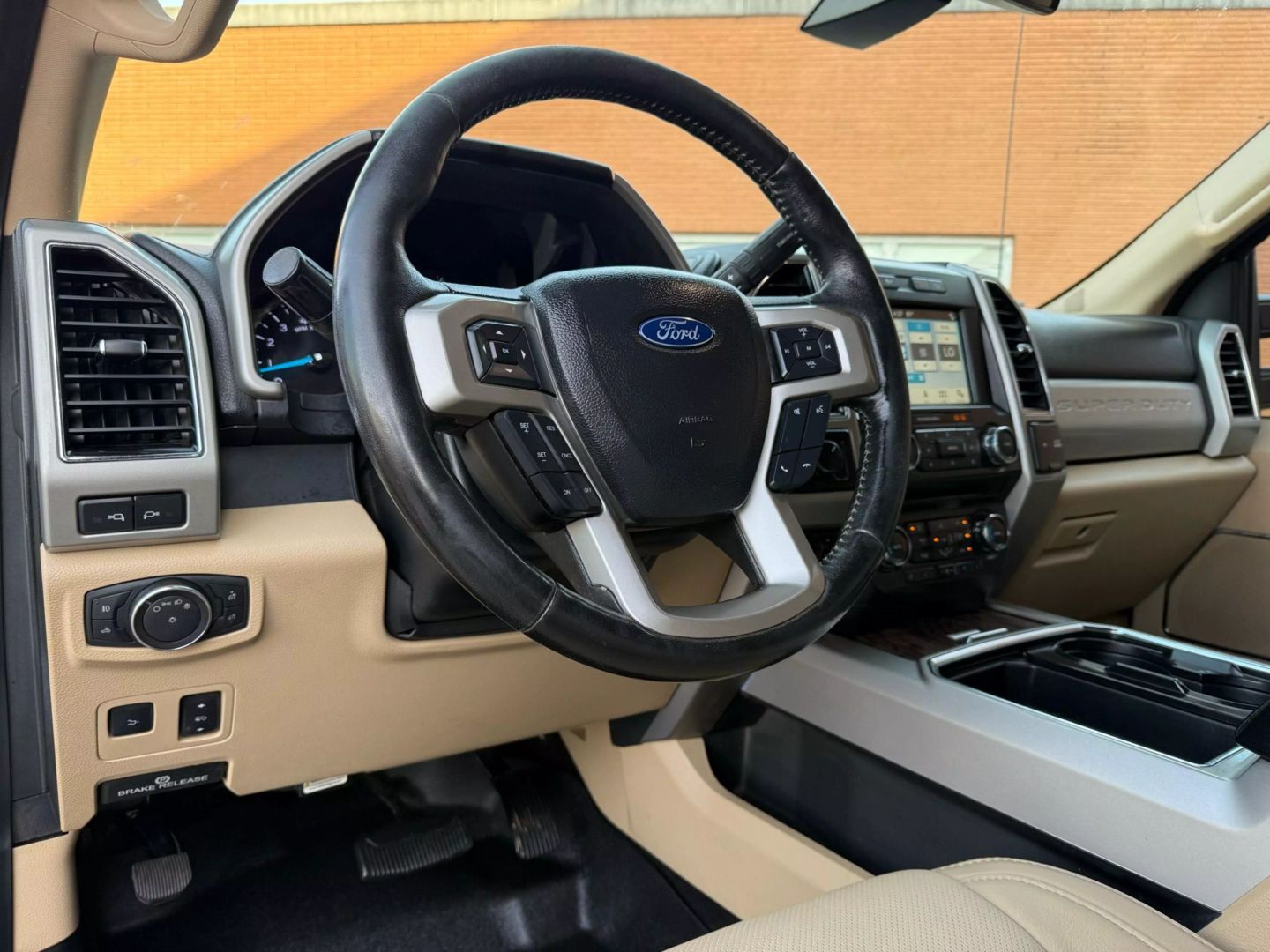 2018 Ford F250 Super Duty Crew Cab - Image 10