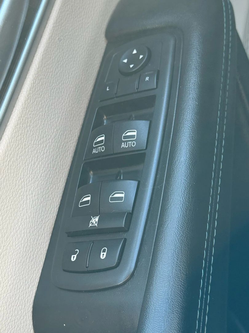 2018 Chrysler Pacifica Hybrid - Image 62