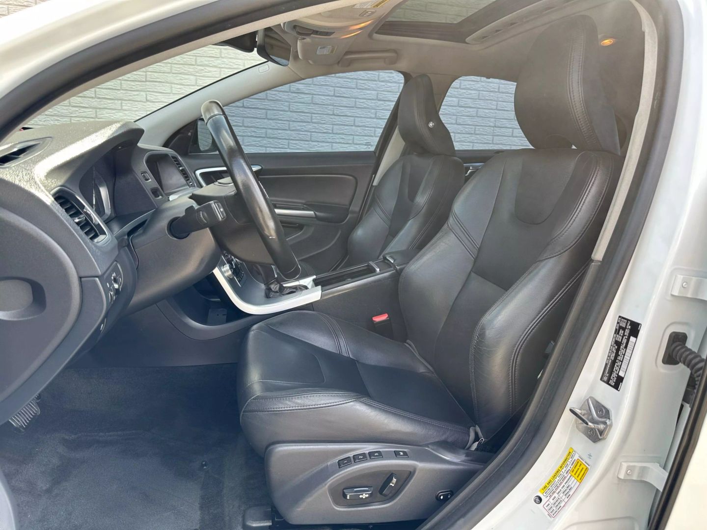 2017 Volvo S60 - Image 14