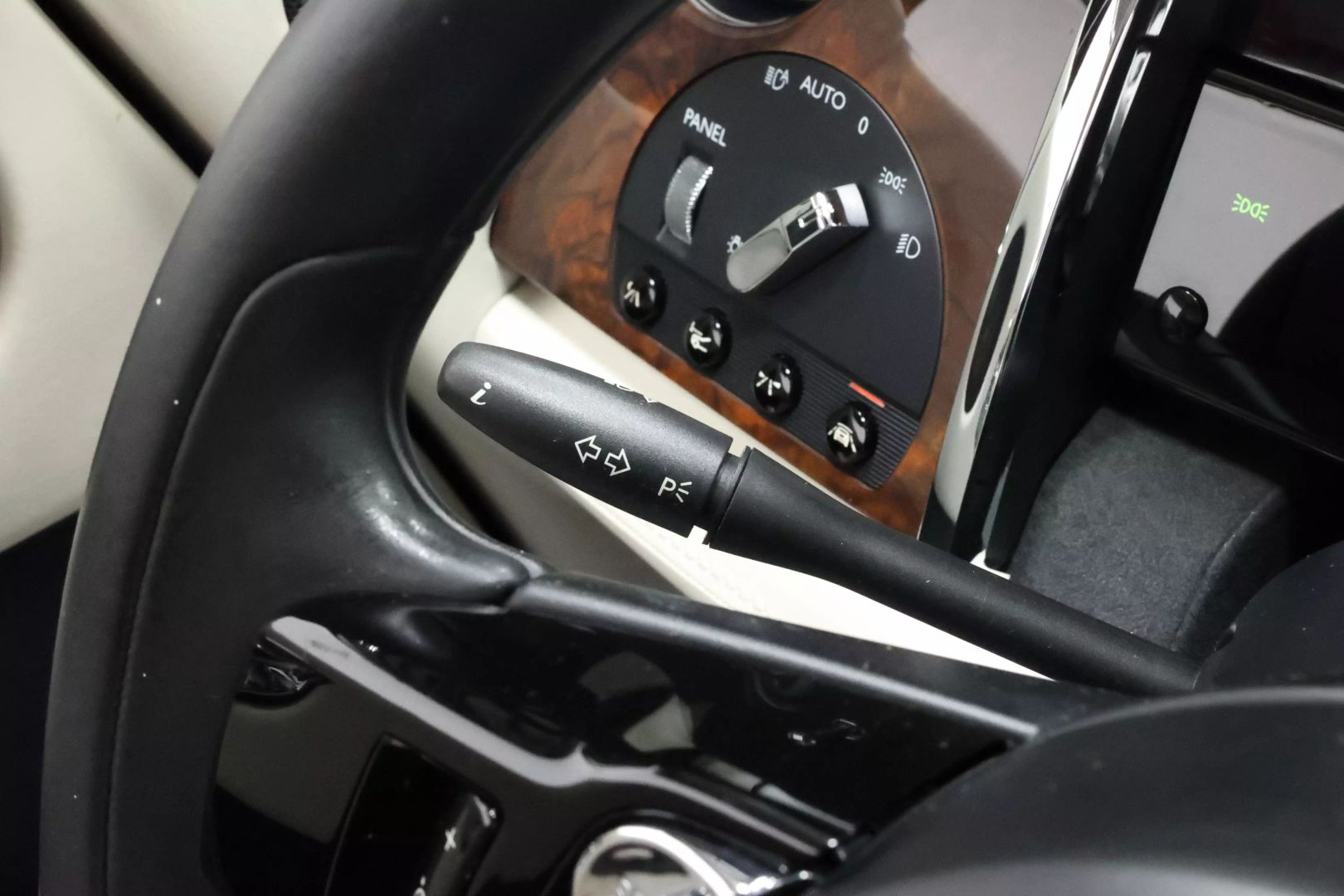 2014 Rolls-royce Wraith - Image 23