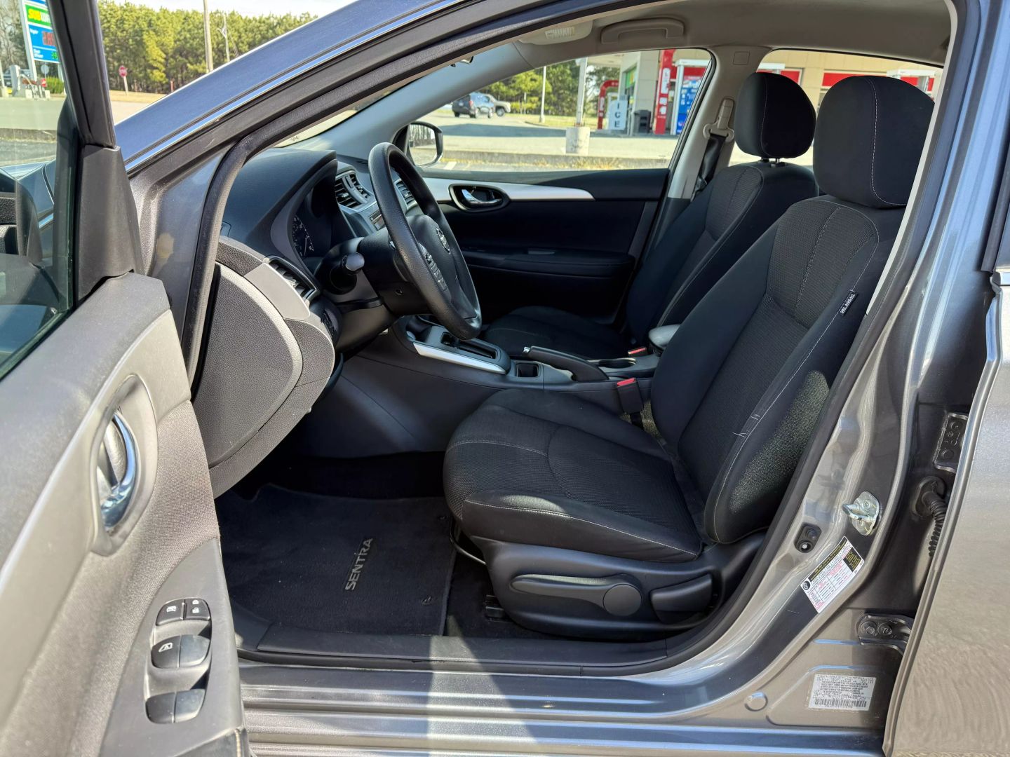 2017 Nissan Sentra - Image 10
