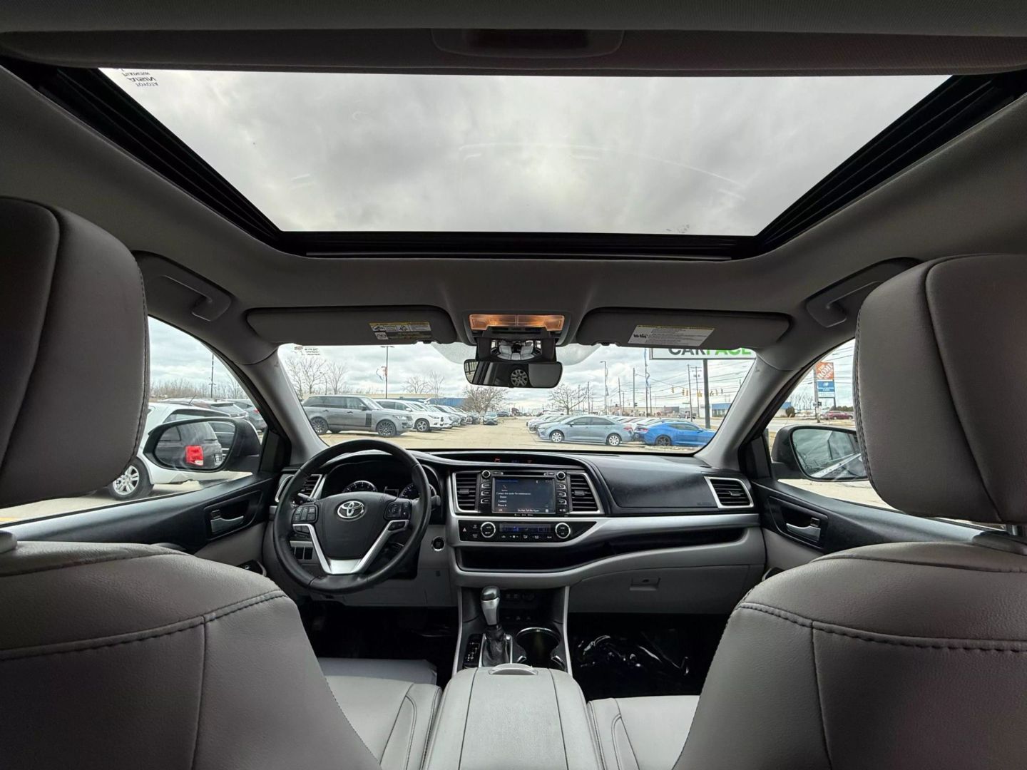 2017 Toyota Highlander - Image 27