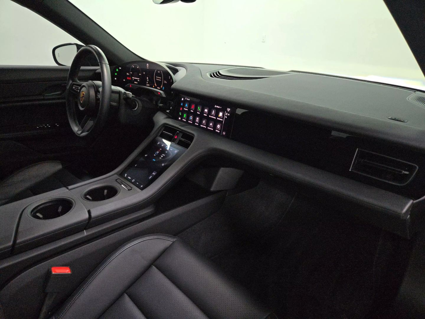 2022 Porsche Taycan - Image 29