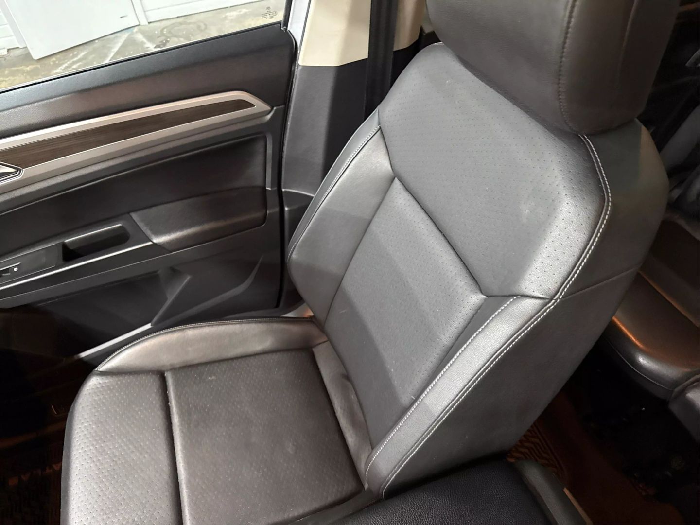 2018 Volkswagen Atlas - Image 36
