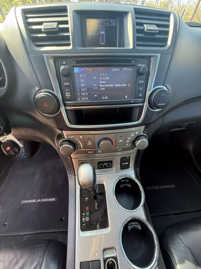 2013 Toyota Highlander - Image 10