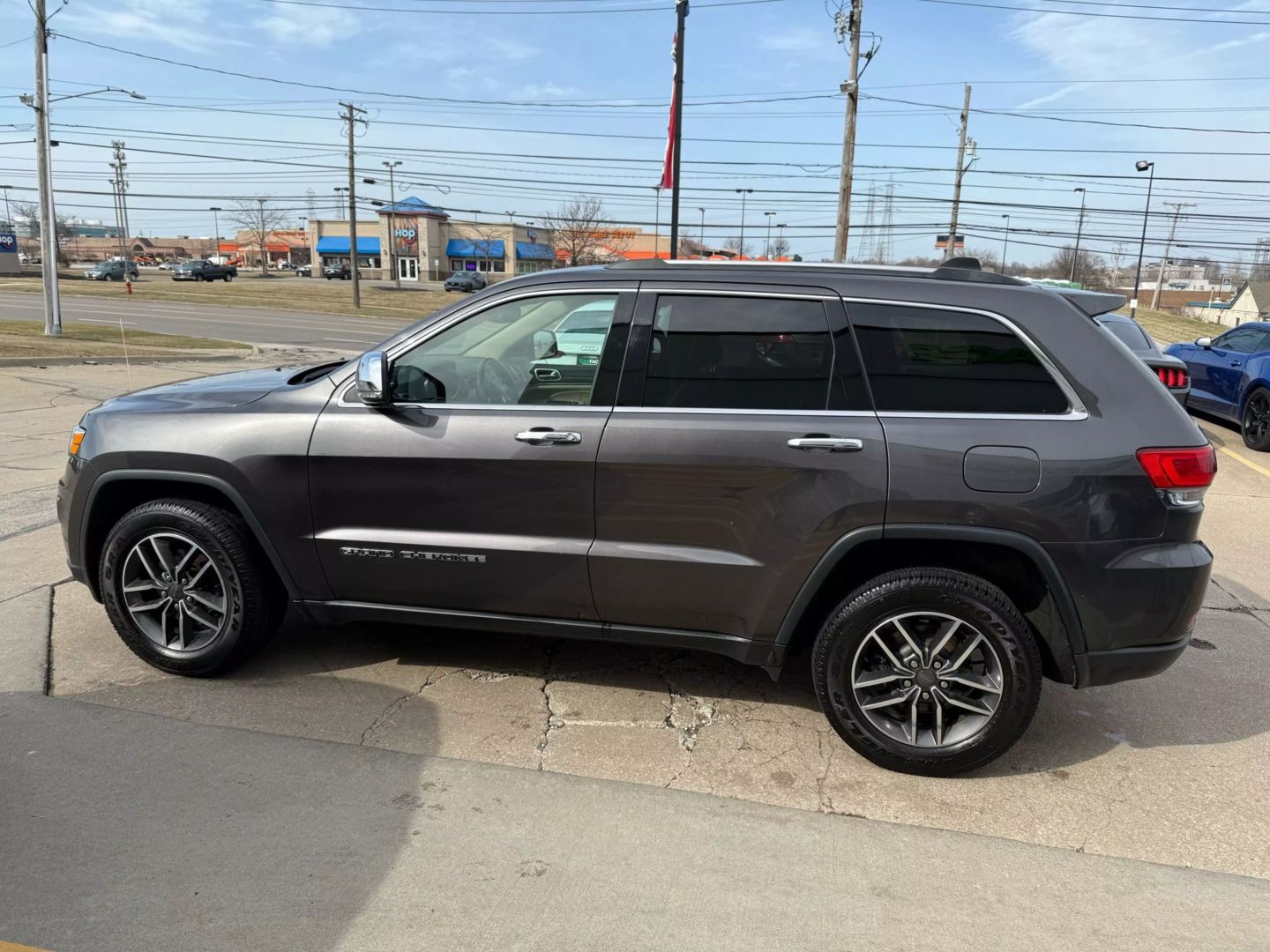 2019 Jeep Grand Cherokee - Image 6