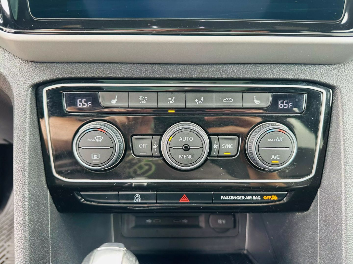 2021 Volkswagen Atlas Cross Sport - Image 22