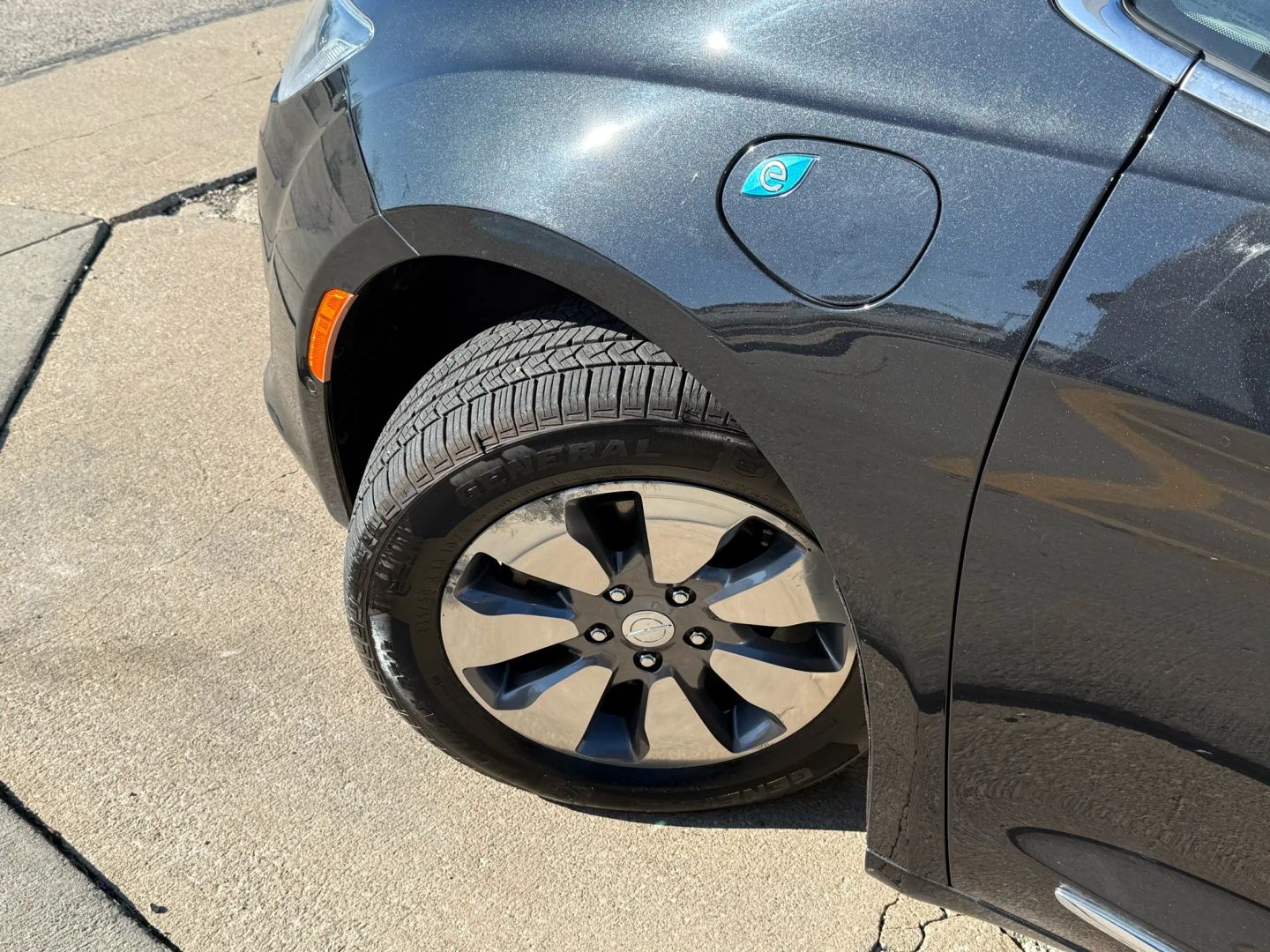 2018 Chrysler Pacifica Hybrid - Image 68