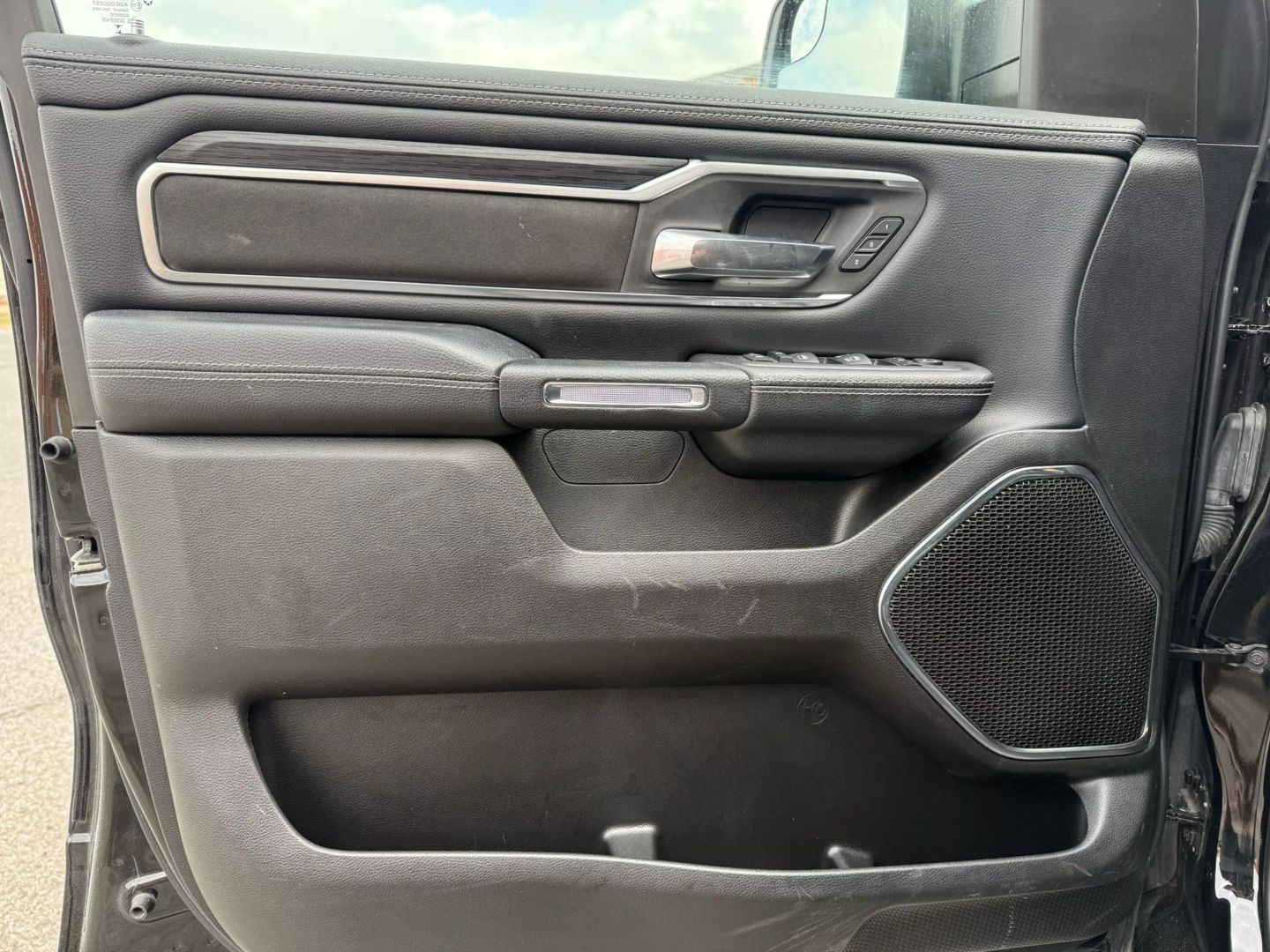 2024 Ram 1500 Crew Cab - Image 11