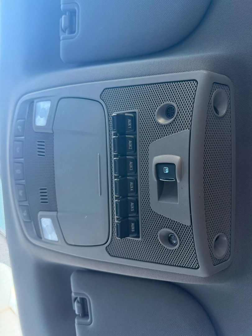 2019 Ford F250 Super Duty Crew Cab - Image 37