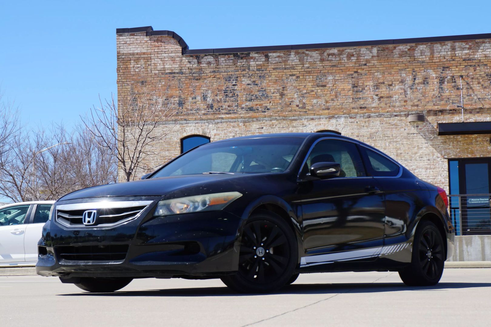 Used 2011 Honda Accord EX-L with VIN 1HGCS1B86BA005525 for sale in Denton, TX