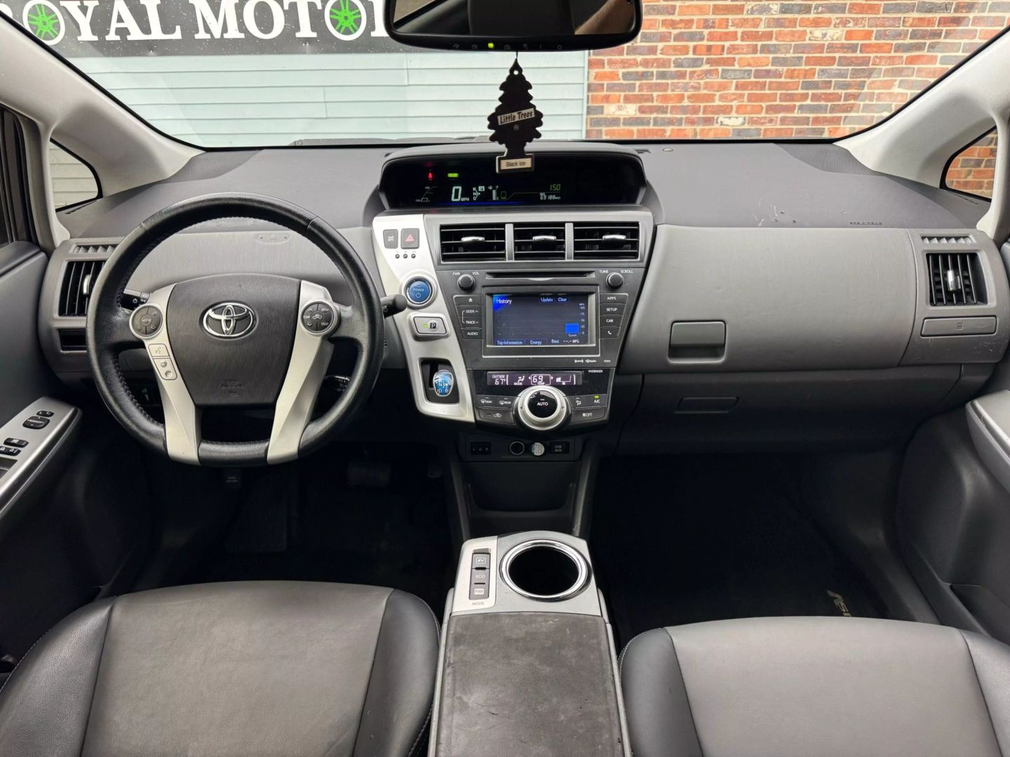 2014 Toyota Prius V - Image 17