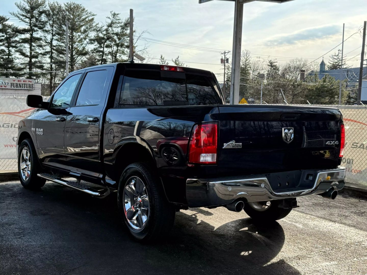 2017 Ram 1500 Crew Cab - Image 9