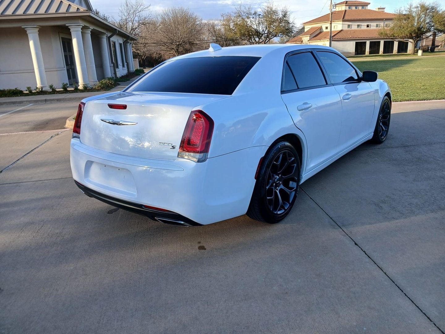 2019 Chrysler 300 - Image 8