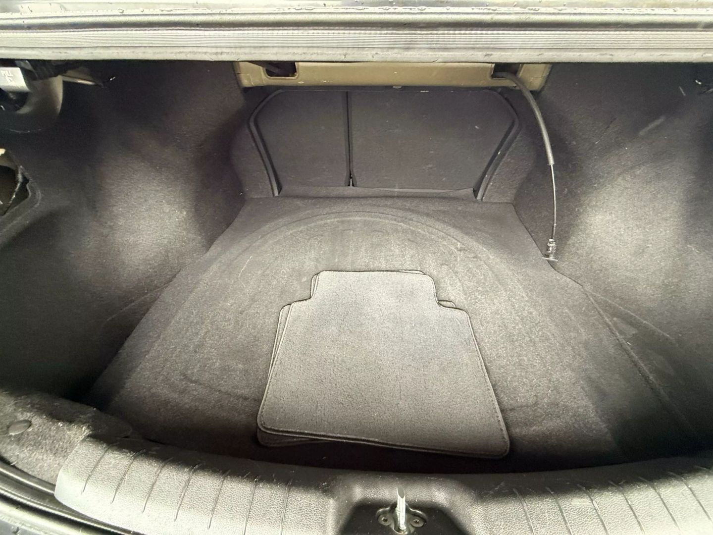 2020 Hyundai Elantra - Image 20