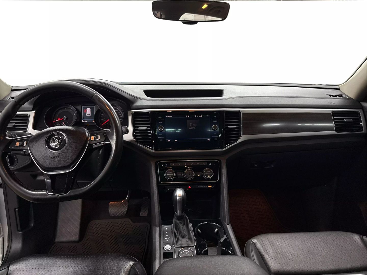 2018 Volkswagen Atlas - Image 22