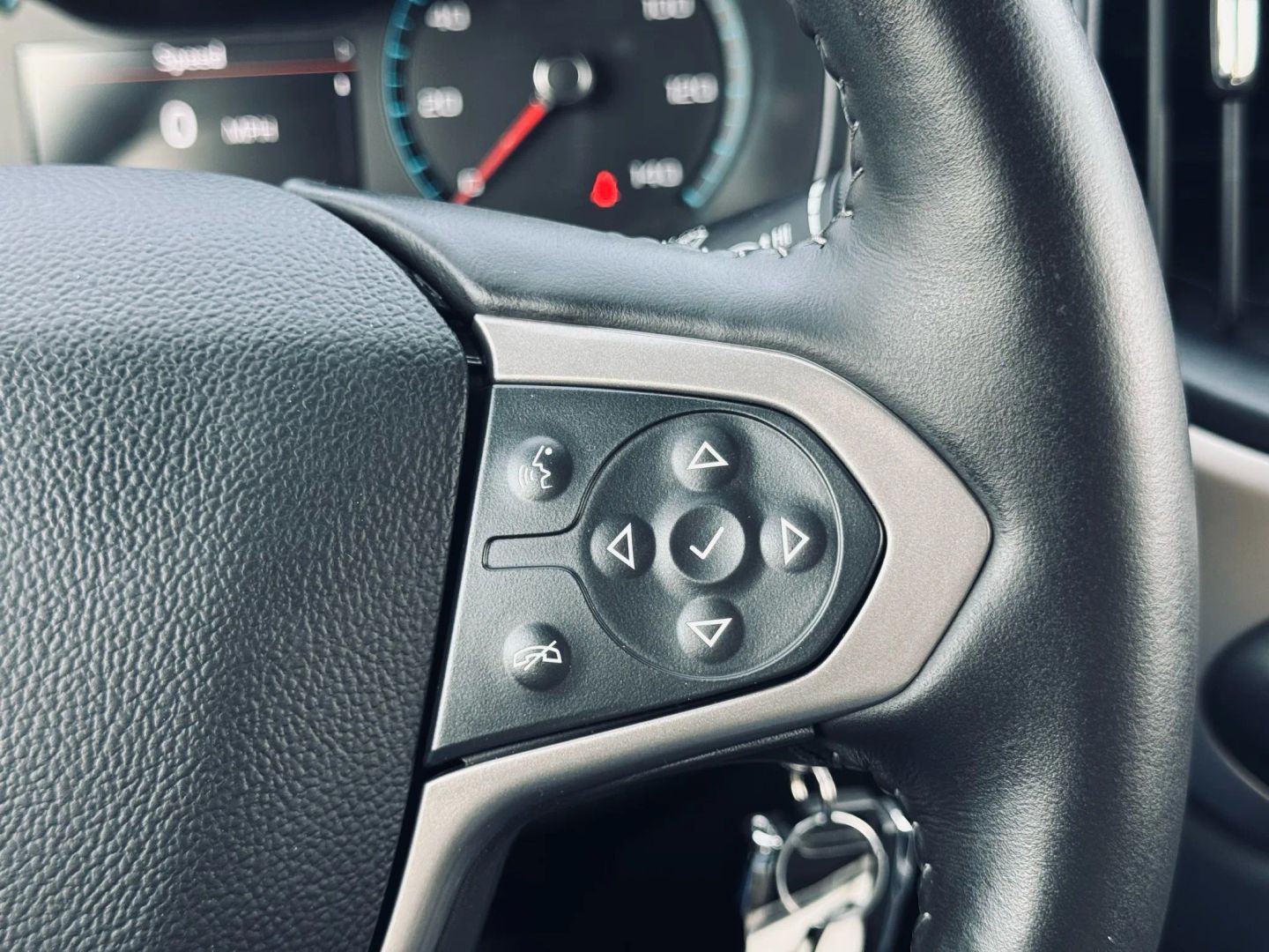 2022 Chevrolet Colorado Crew Cab - Image 24