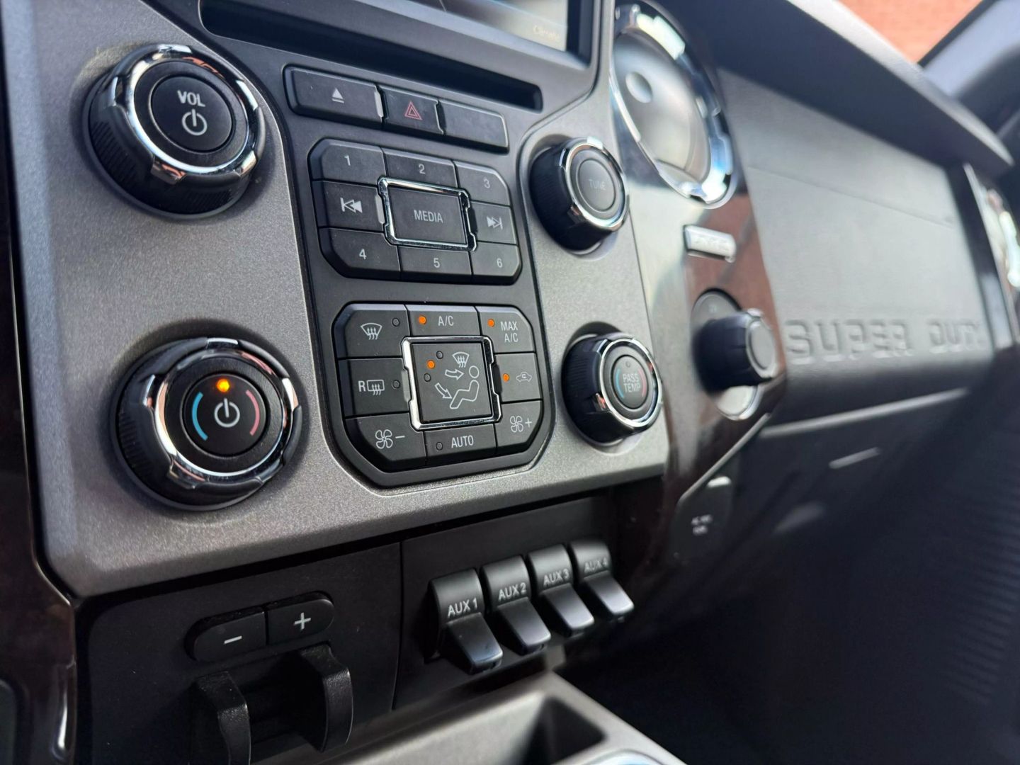 2016 Ford F250 Super Duty Crew Cab - Image 33