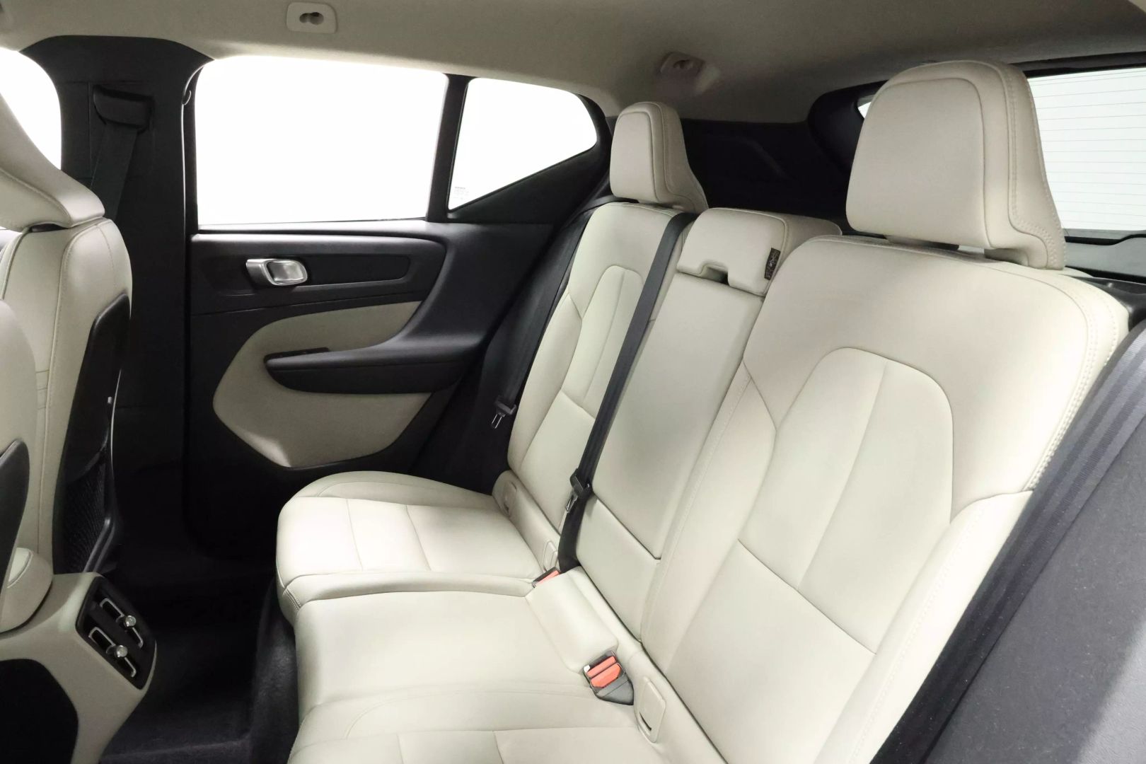 2019 Volvo Xc40 - Image 3