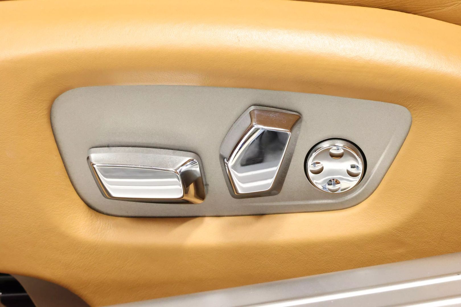 2015 Rolls-royce Wraith - Image 14