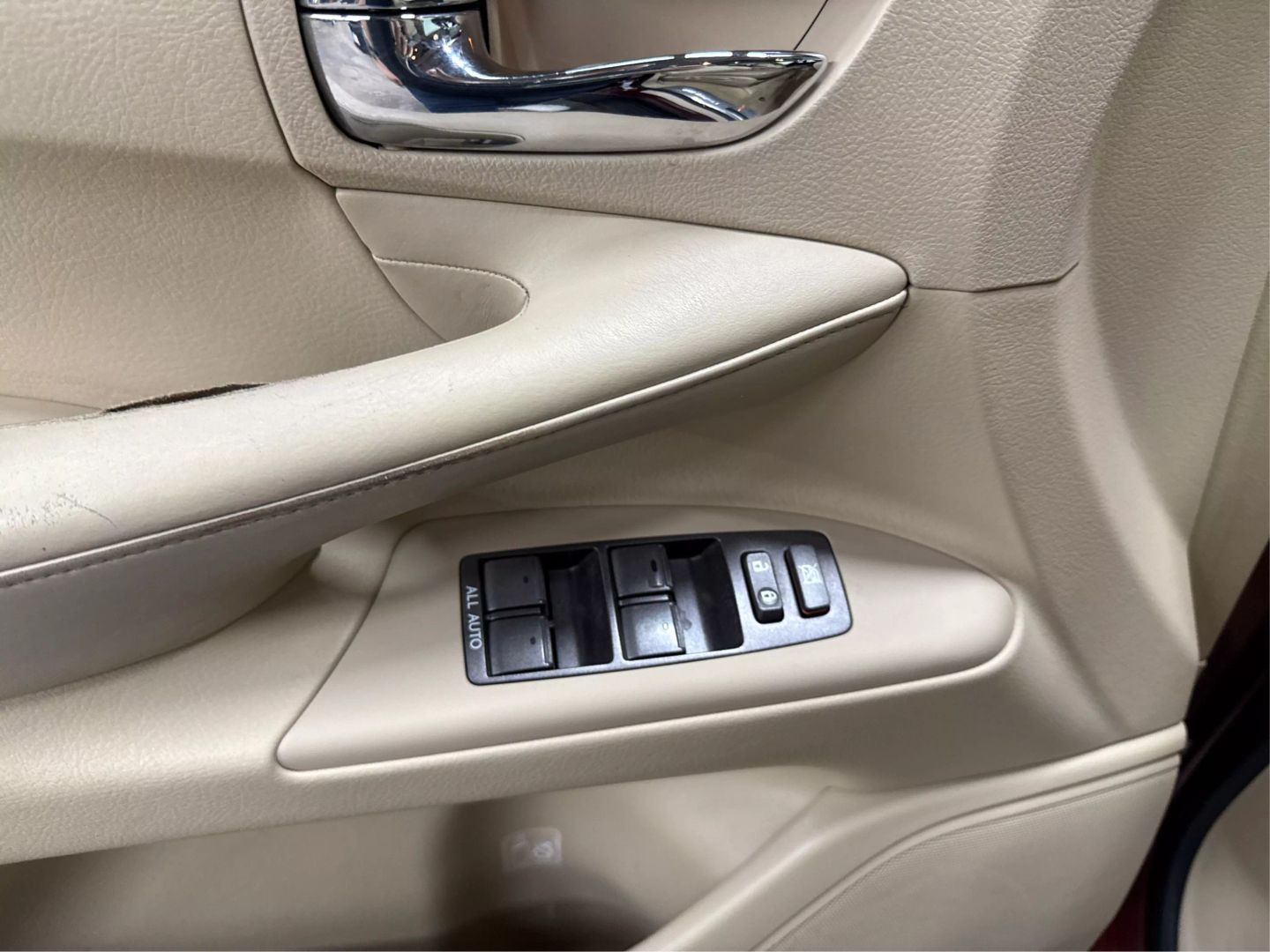 2009 Lexus Lx - Image 30