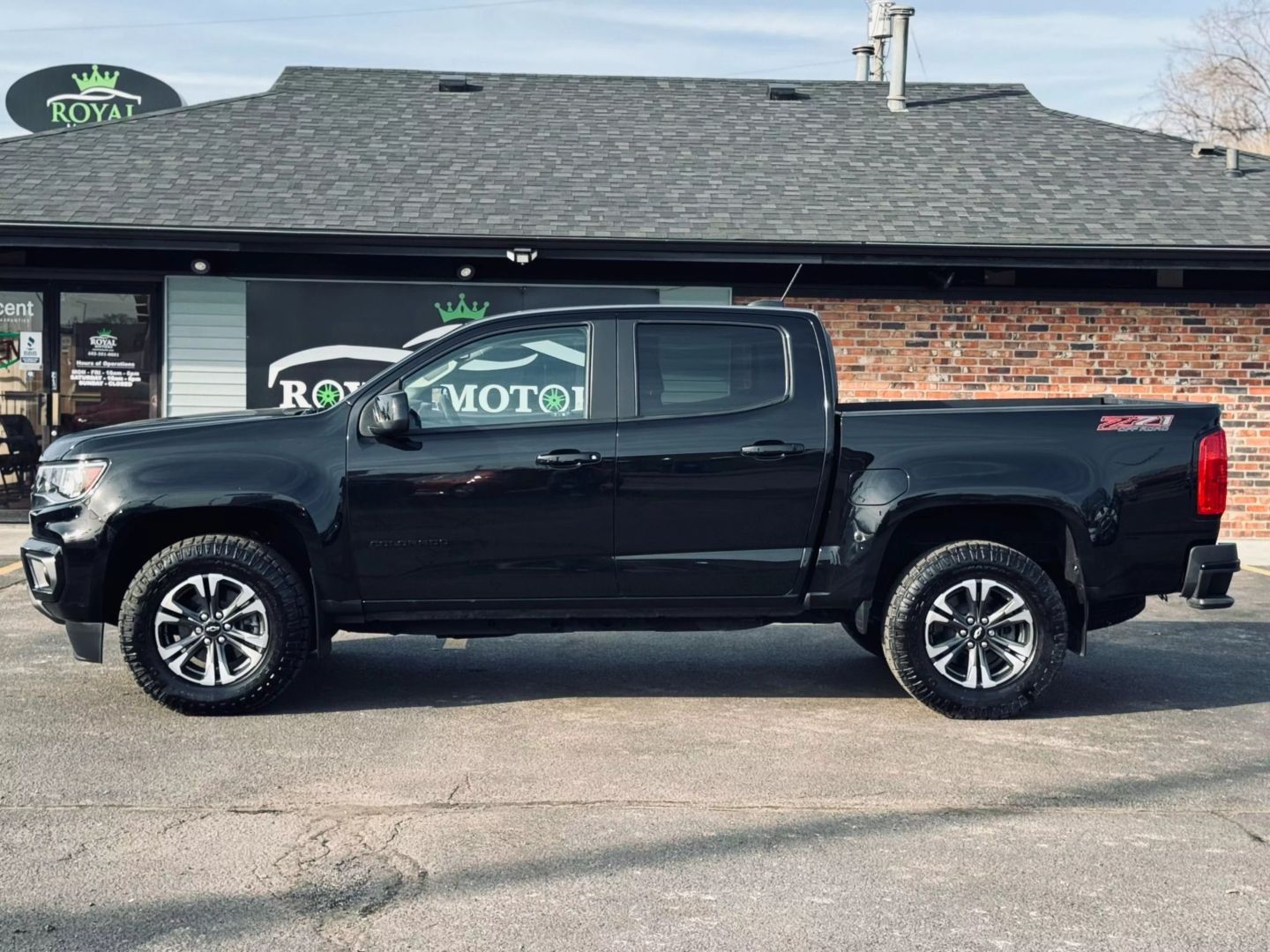 2022 Chevrolet Colorado Crew Cab - Image 8