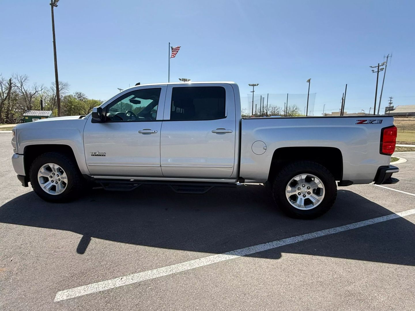 2018 Chevrolet Silverado 1500 Crew Cab - Image 38