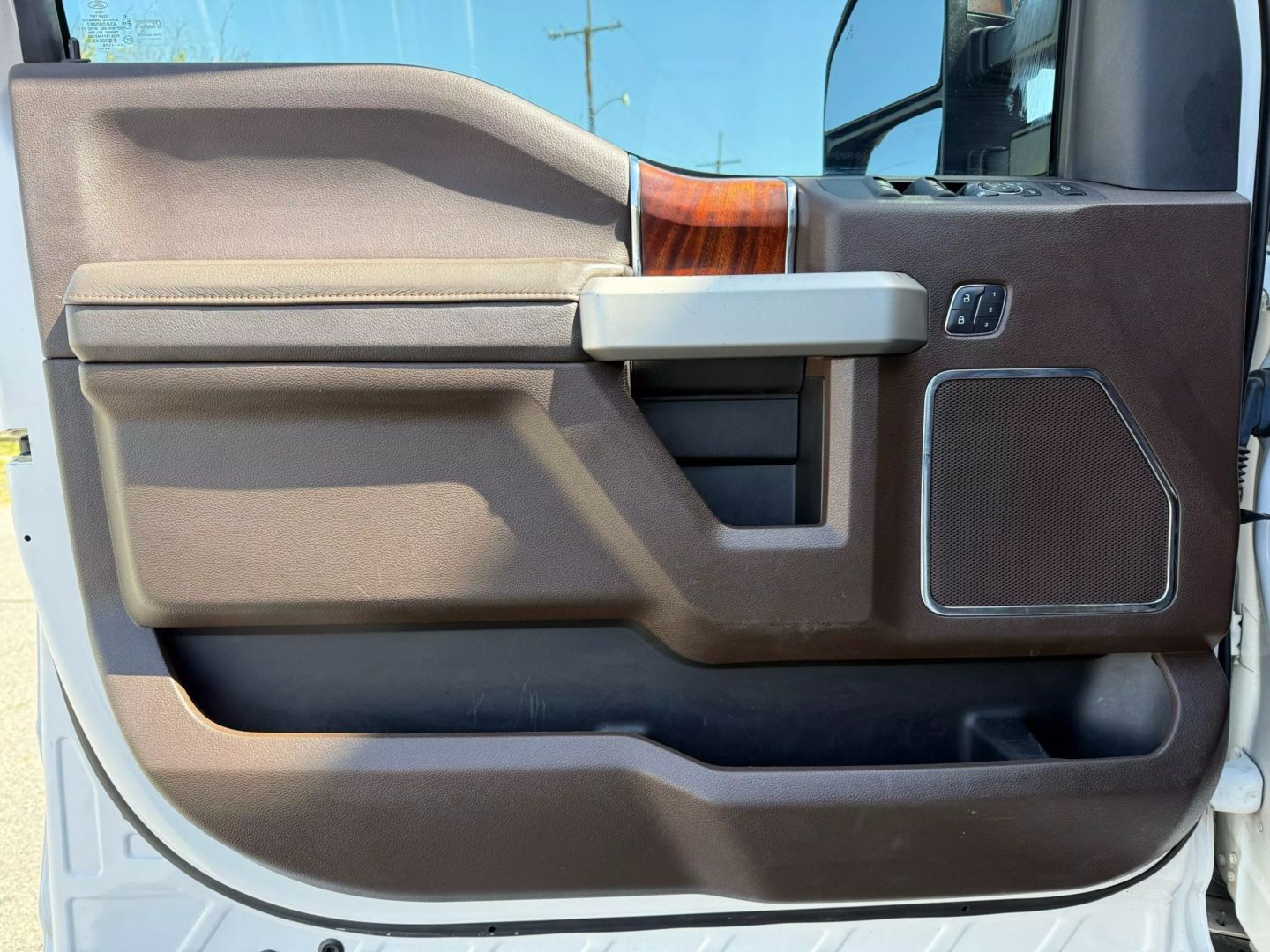 2018 Ford F250 Super Duty Crew Cab - Image 9