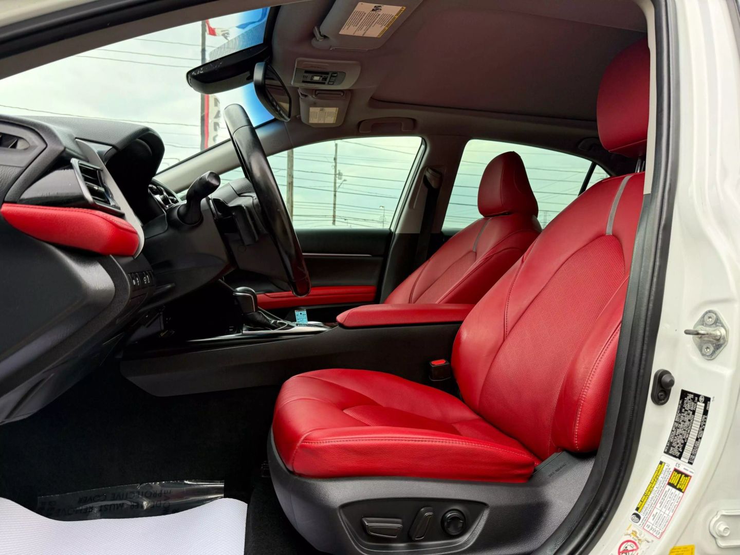 2019 Toyota Camry - Image 17