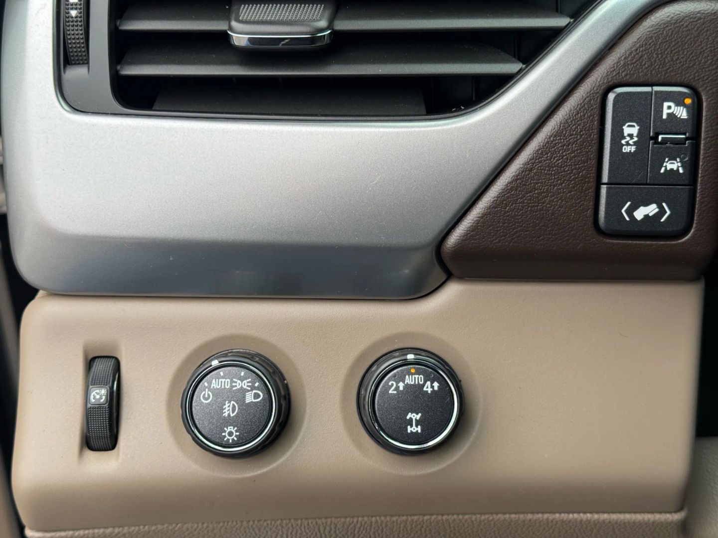 2017 Chevrolet Tahoe - Image 20