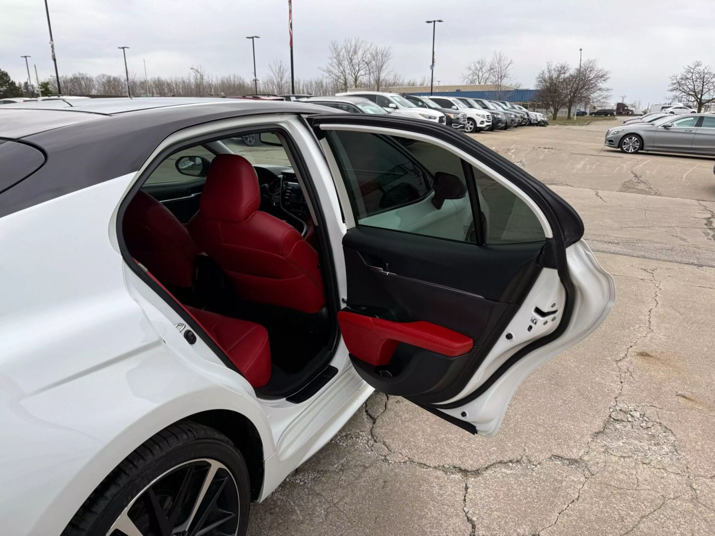 2019 Toyota Camry - Image 21