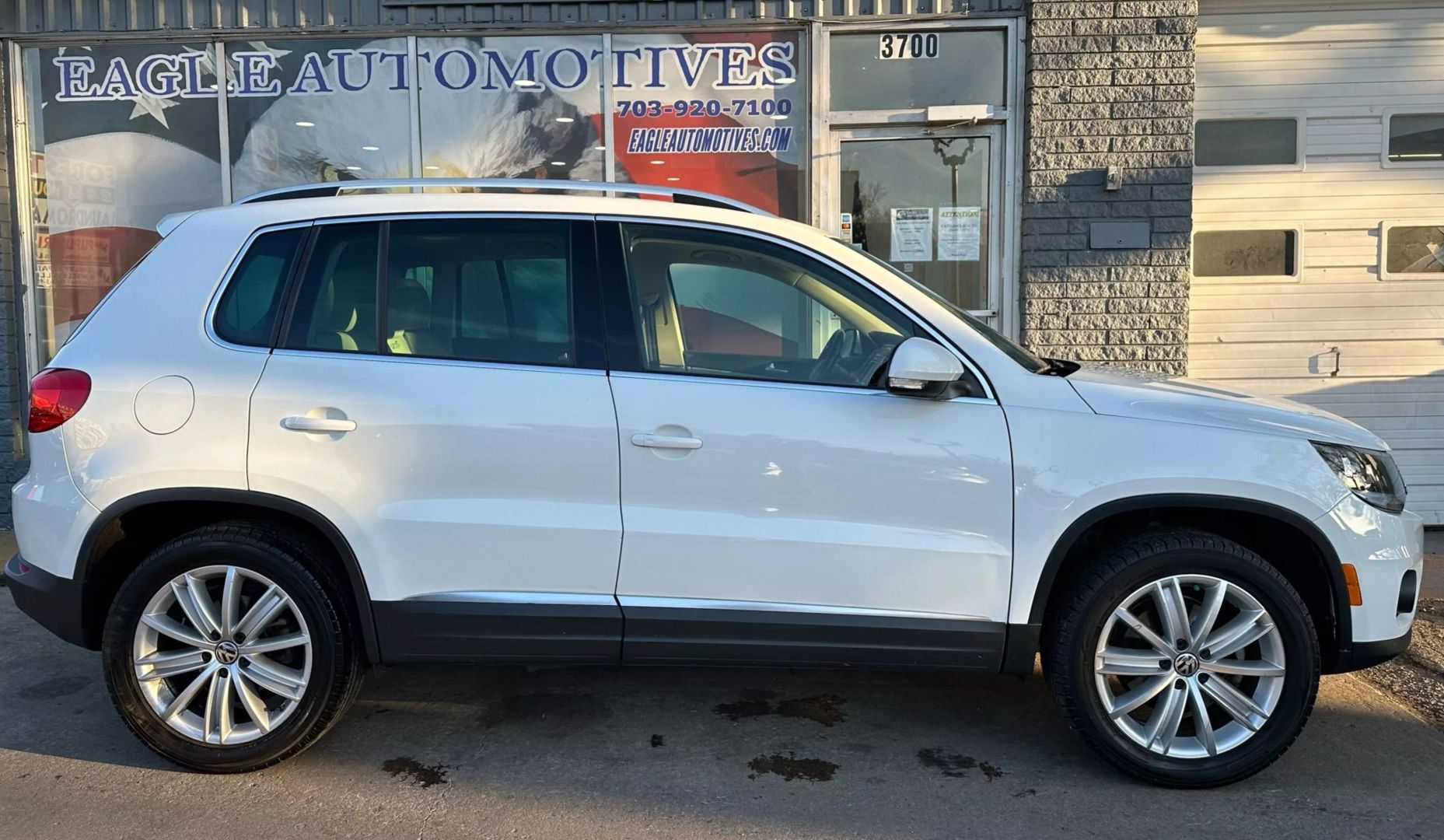 Used 2015 Volkswagen Tiguan SE with VIN WVGBV7AX4FW582104 for sale in Arlington, VA