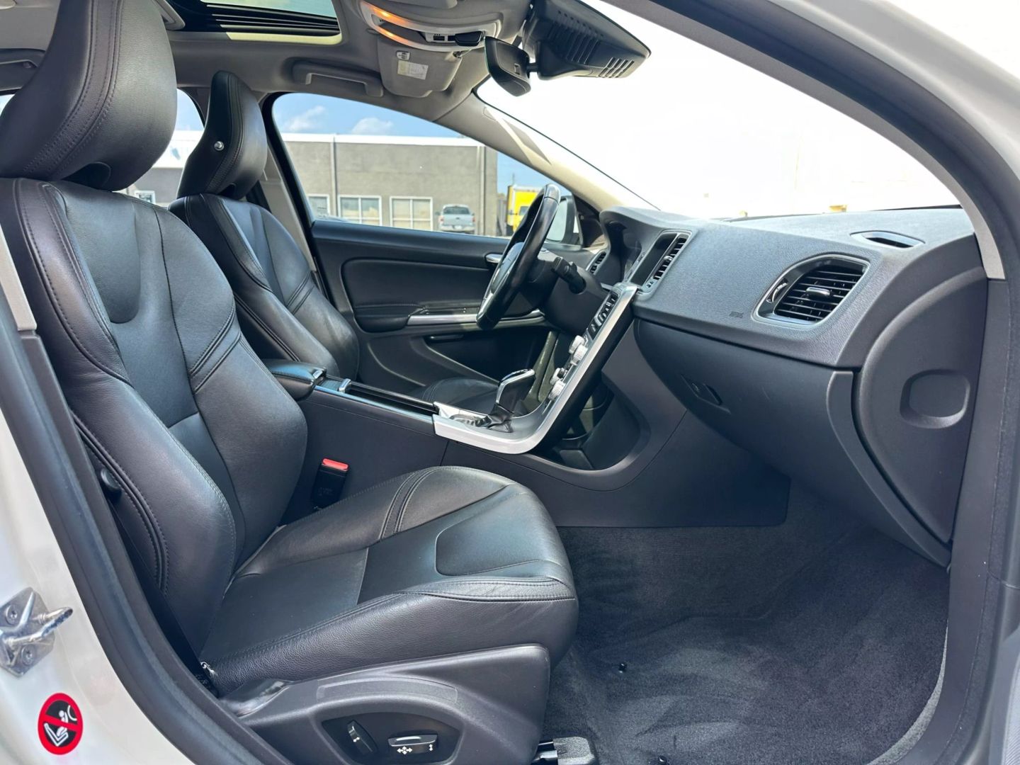 2017 Volvo S60 - Image 21