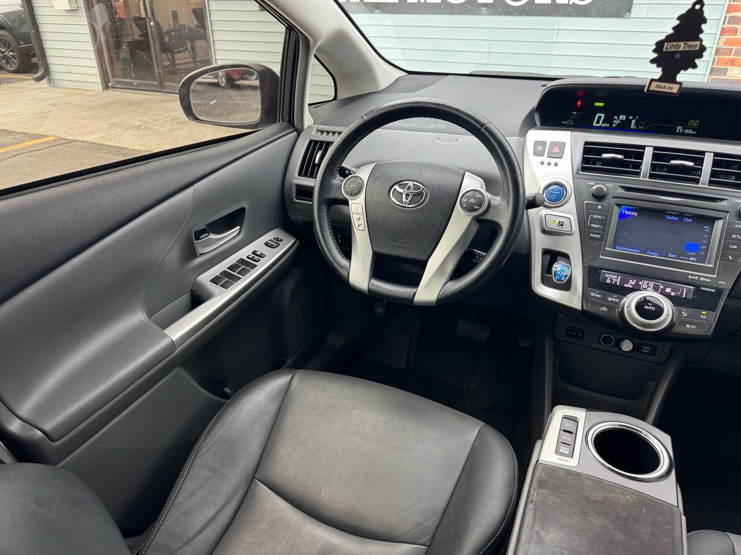 2014 Toyota Prius V - Image 18