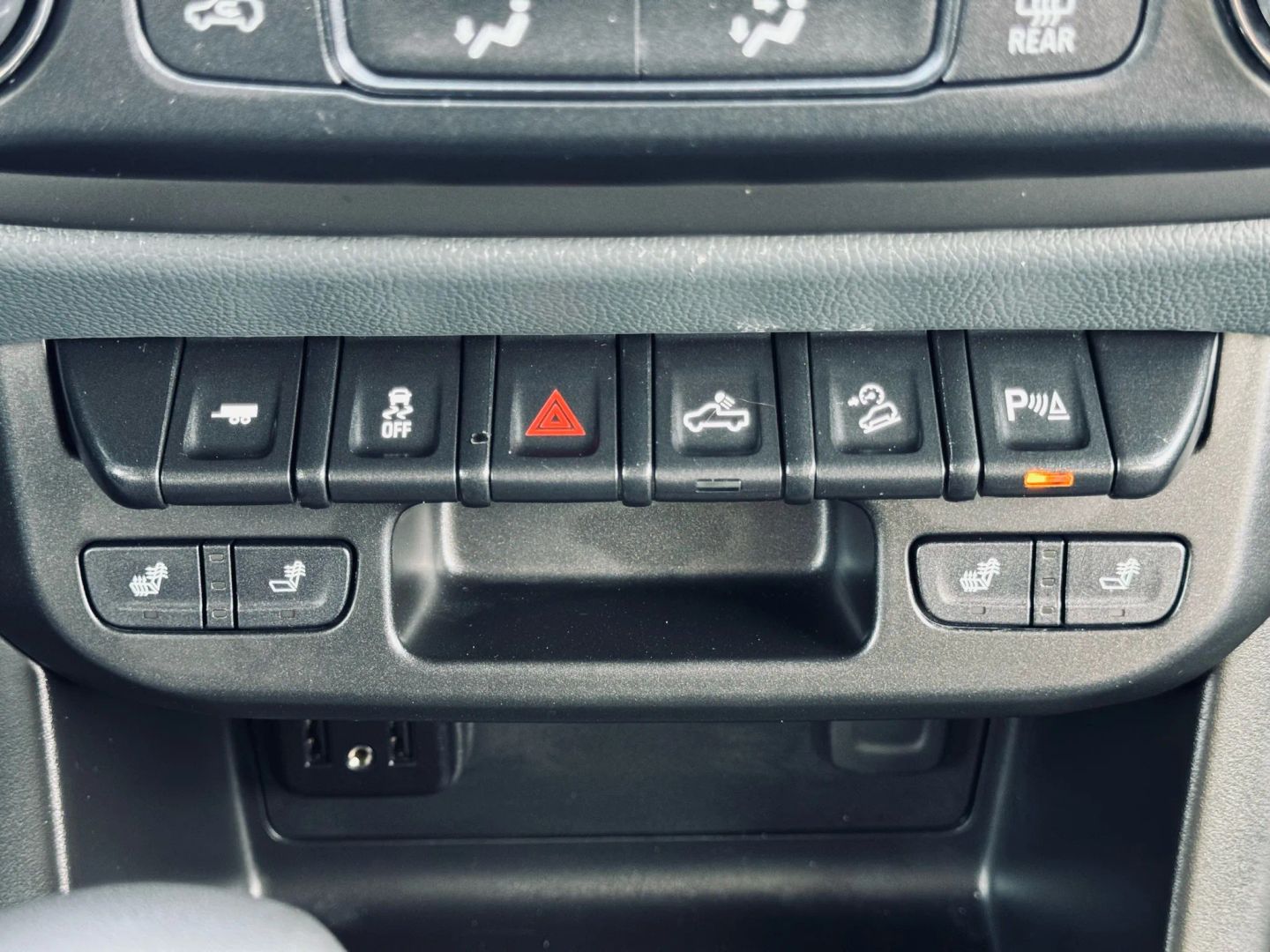 2022 Chevrolet Colorado Crew Cab - Image 21
