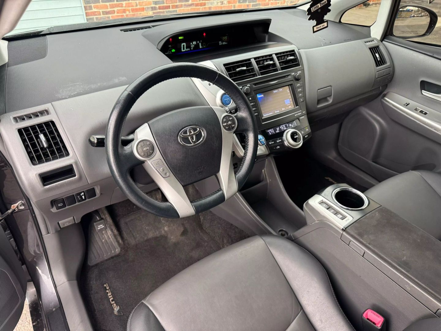 2014 Toyota Prius V - Image 13