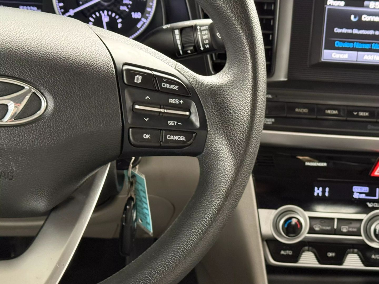 2020 Hyundai Elantra - Image 32