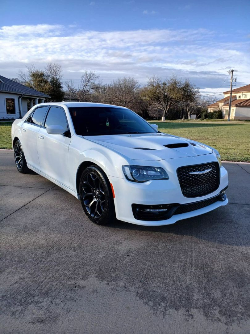 2019 Chrysler 300 - Image 3