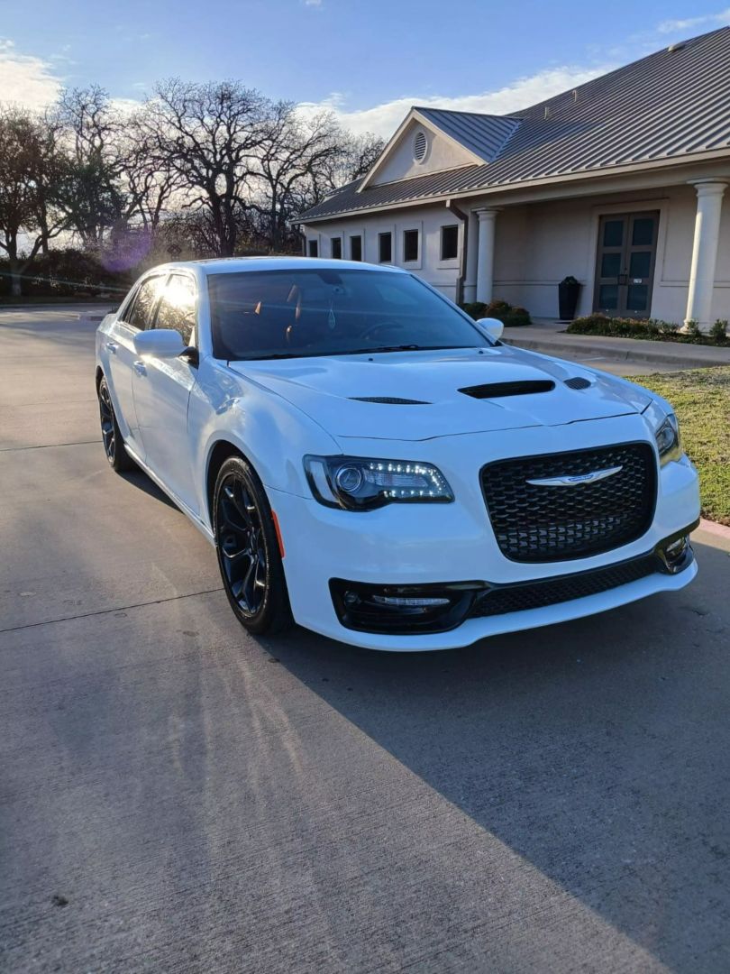 2019 Chrysler 300 - Image 2