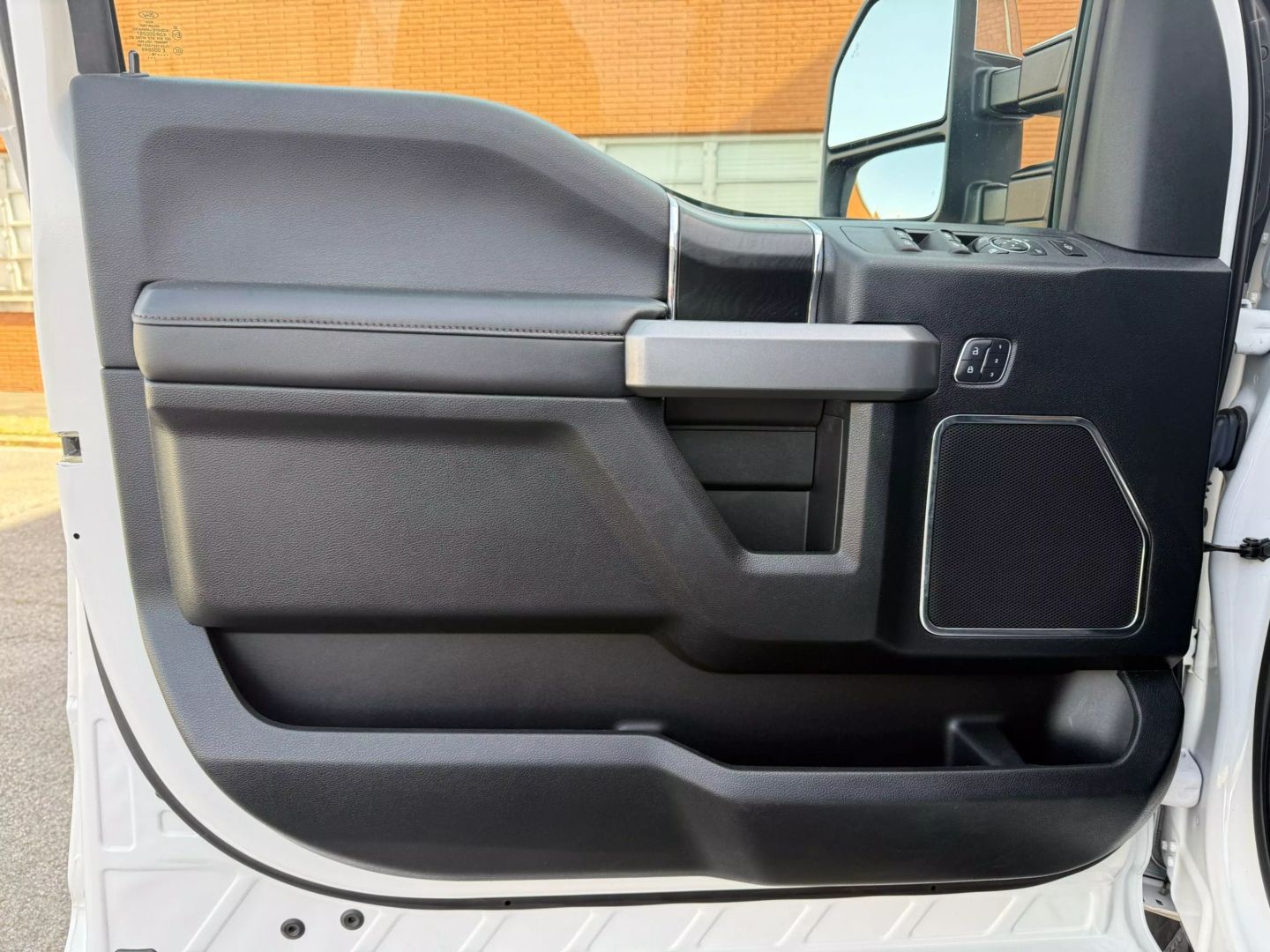 2018 Ford F450 Super Duty Crew Cab - Image 12
