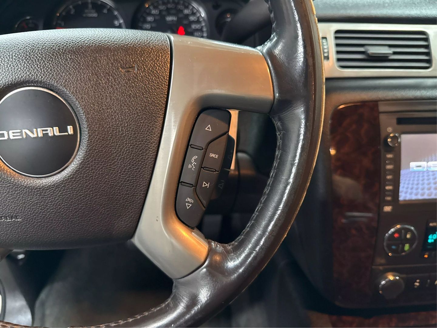 2014 Gmc Yukon - Image 27