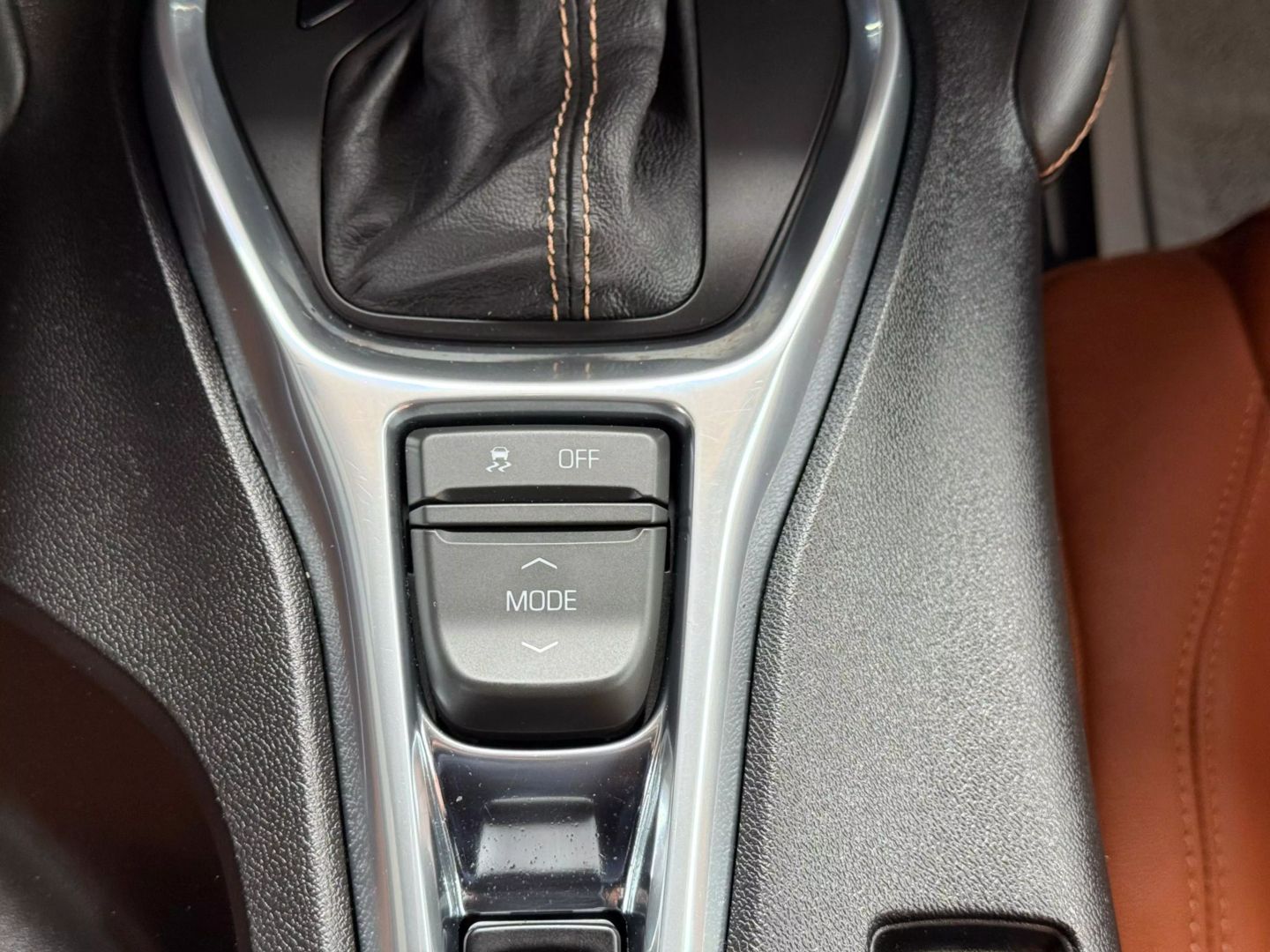 2016 Chevrolet Camaro - Image 32