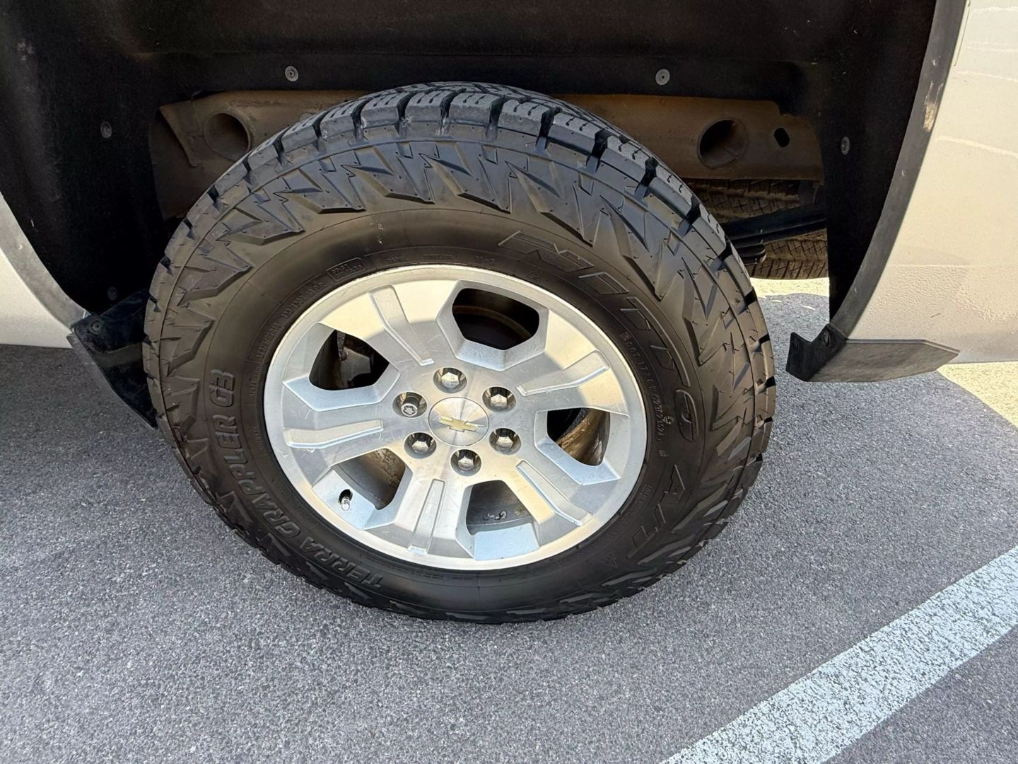 2018 Chevrolet Silverado 1500 Crew Cab - Image 12